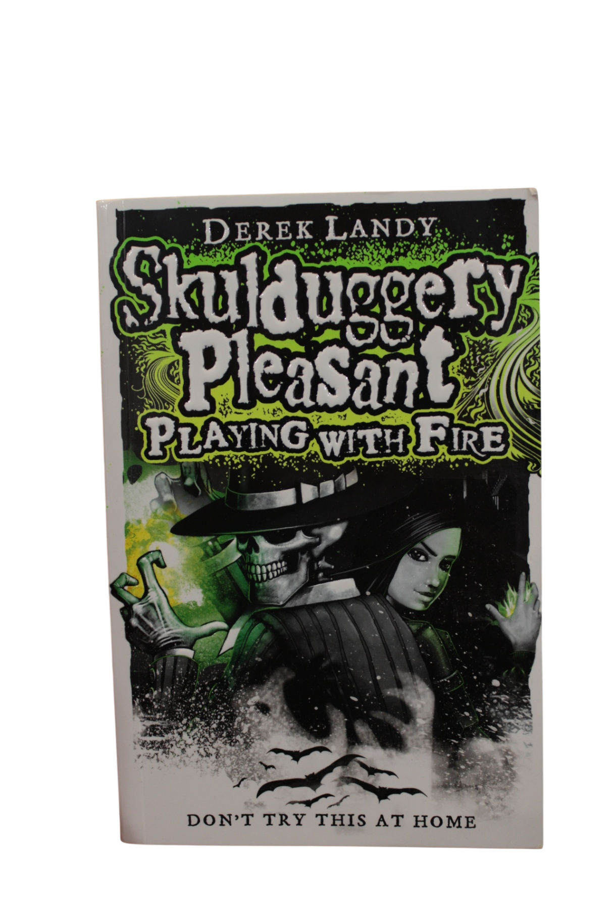 Skulduggery Pleasant by Derek Landy Book, ,